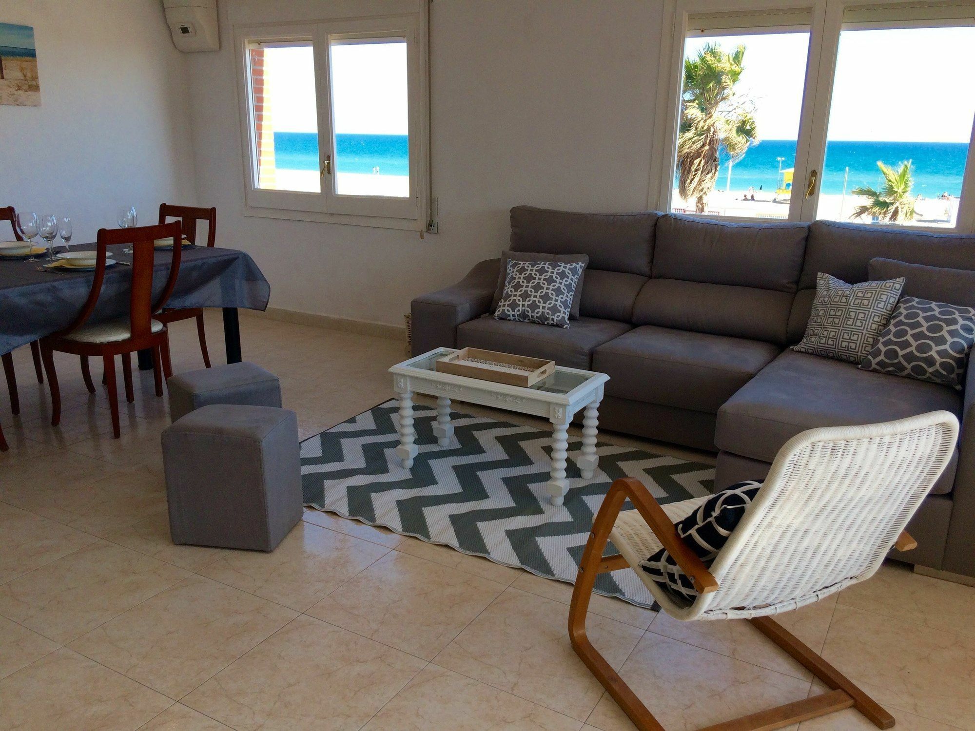 Calaluz Be My Guest Castelldefels Exterior foto